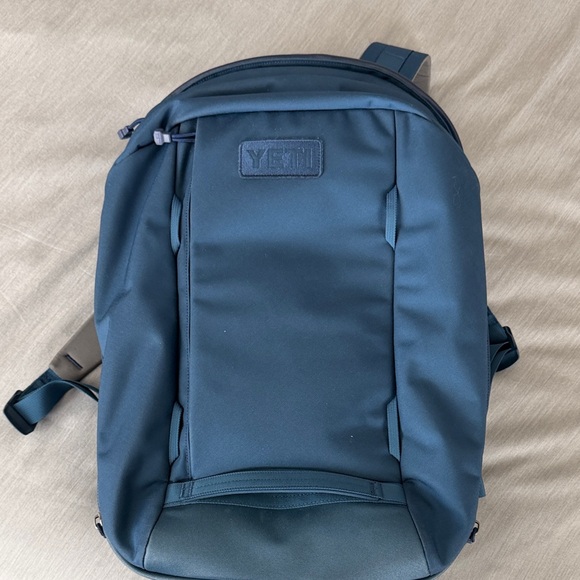 Yeti Other - Yeti Crossroads 27L backpack (New)